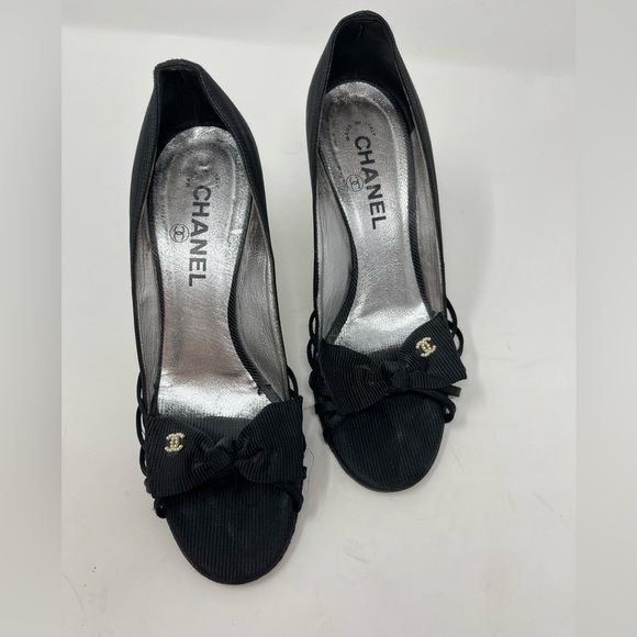 Vintage Chanel CC Pearl Black Heel Sandal Pump with Bow size 37 EU - Picture 1 of 8